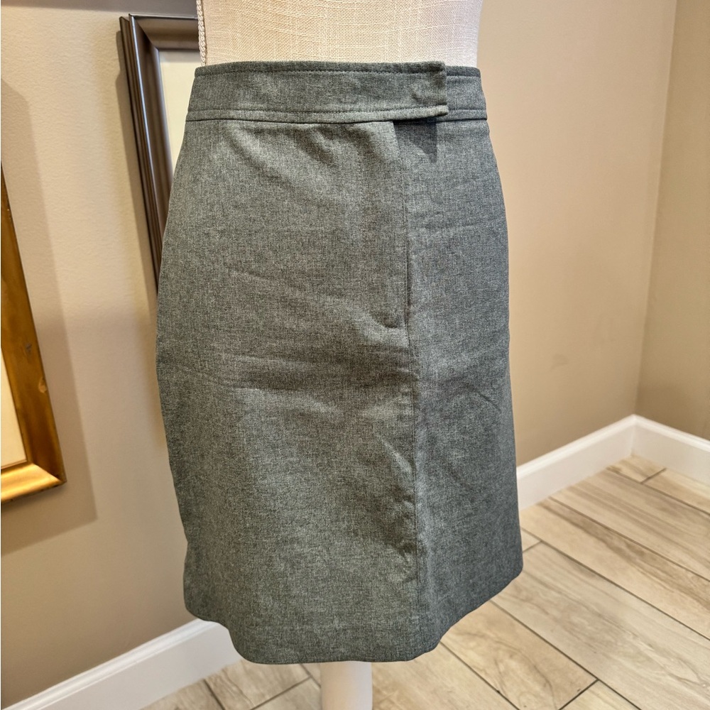5 for $30 Like New! NEW YORK & COMPANY Gray Pencil Skirt with Side Slits